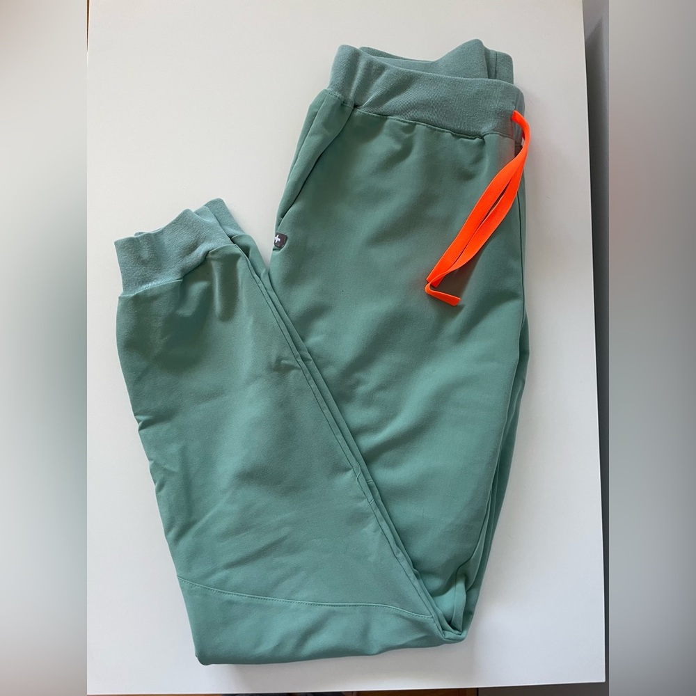 FIGS Zamora jogger
